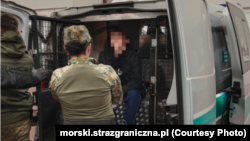 Эпізод працэдуры прымусовай высылкі грамадзянаў Беларусі, якія належалі да злачыннай групы