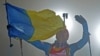 Перемога в жіночій естафеті: Віта Семеренко фінішує з українським прапором на етапі Кубка світу в Обергофі, архівне фото, 2012 рік