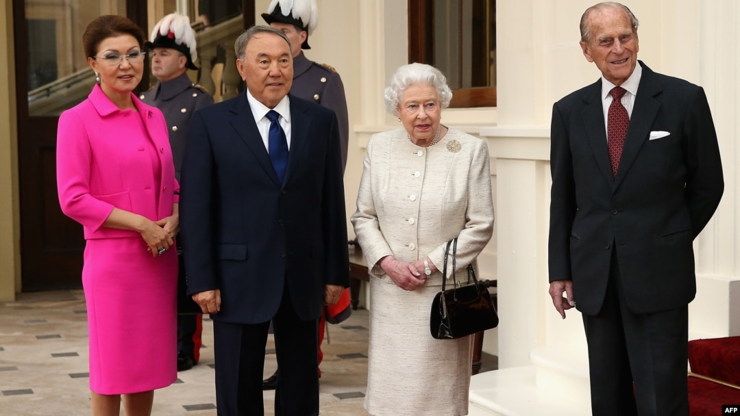 Английскую королеву упрекают за аудиенцию Назарбаеву