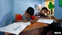  وزیر پیشین آموزش و پرورش می‌گوید حال حاضر شمار «کودکان بازمانده از تحصیل» به بیش از ۱۶۰ هزار نفر رسیده است.
