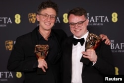 David Borenstein (stânga) și Pașa Talankin la gala Premiilor Academiei Britanice de Film și Televiziune (BAFTA), Londra, 22 februarie 2026.