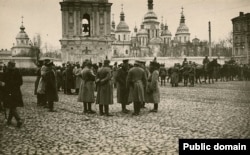 Німецький патруль на тодішній Думській площі (тепер майдан Незалежності) в Києві, літо 1918 року