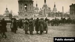 Німецькі військові перед Софійським собором, Київ, навесні 1918 року