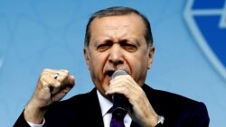 Türk saýlaw resmileri referendumyň kanunydygyny aýdýarlar