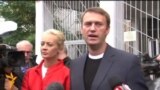Candidates Navalny, Sobyanin Cast Votes (RUSSIAN, no subtitles)