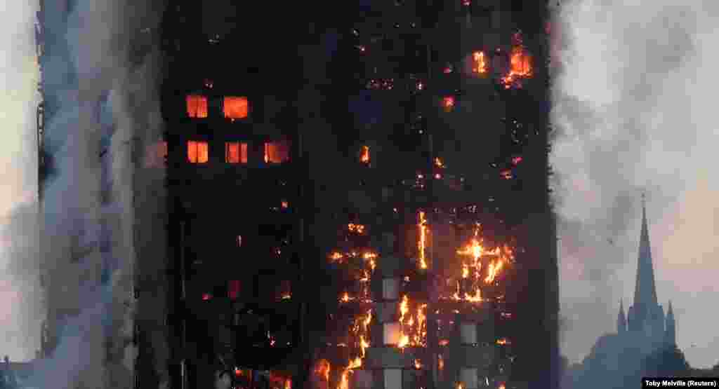Пажар шматпавярховіка Grenfell Tower у Лёндане, у якім загінуў 71 чалавек. 14 чэрвеня 2017.