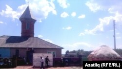 Омски өлкәсенең Олыкүл авылында мәчет ачылышы тантанасы. 20 май 2016