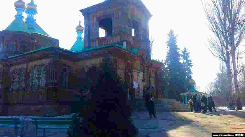 Каракол шаарындагы чиркөөнүн сырт көрүнүшү.