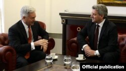 Британскиот министер за Европа и Америка Сер Алан Данкан минатиот месец се сретна со македонскиот претседател Ѓорѓе Иванов 
