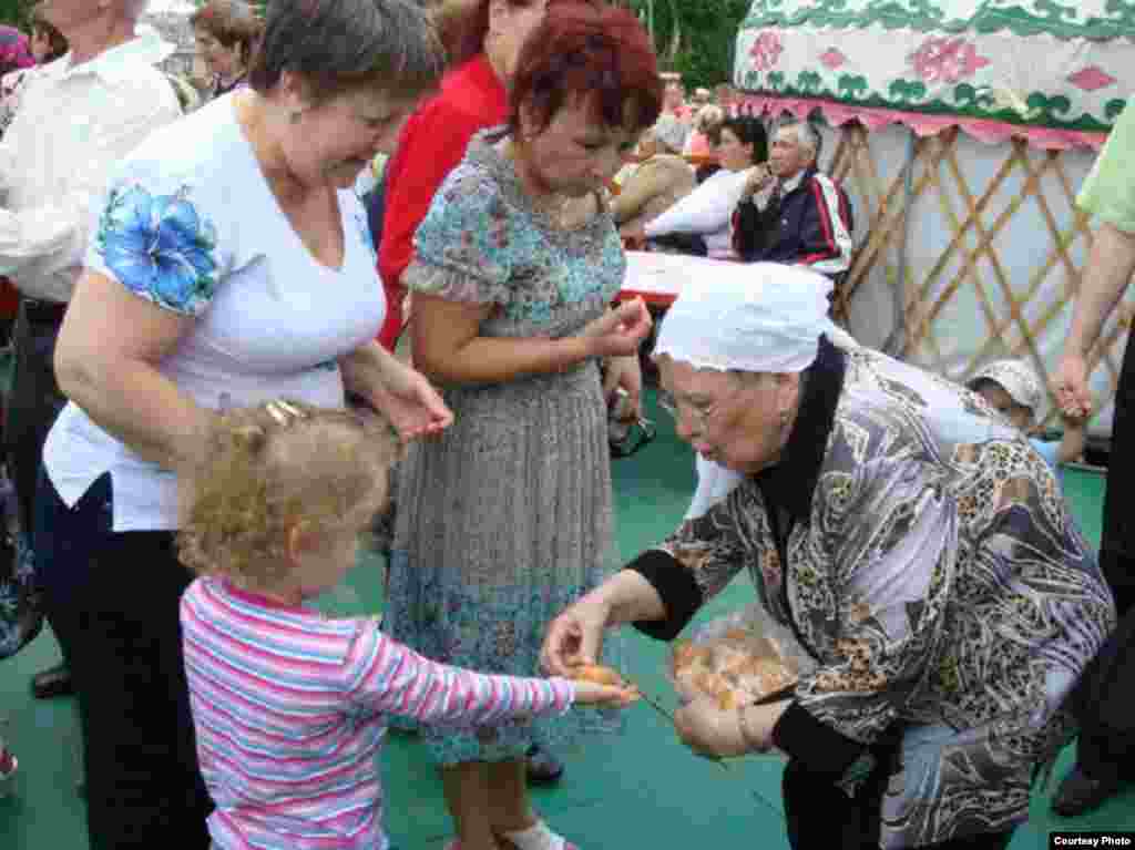 "Туган тел"оешмасы Ютазы районы ярдәме белән шәһәр күләмендә беренче Сабан туен үткәрде