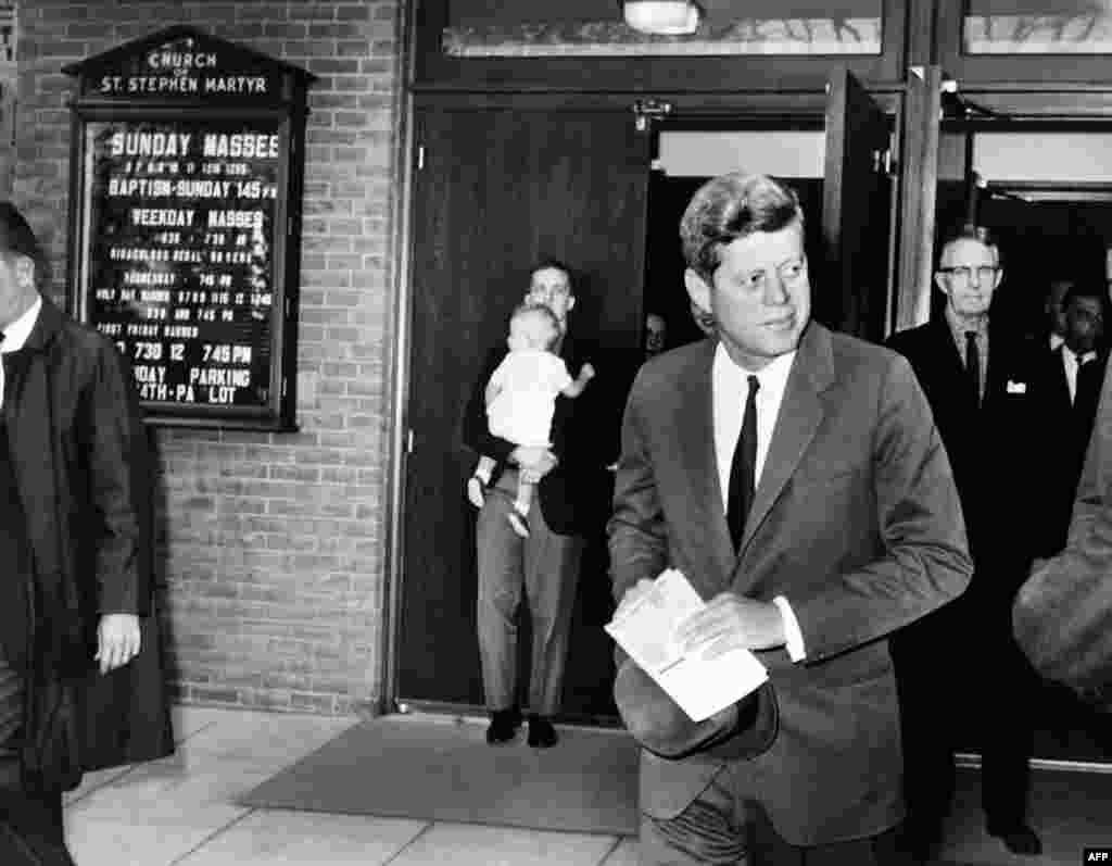 (Cümə) Karib böhranının 50-ci yubileyi ərəfəsində ABŞ prezidenti John Kennedy-nin 1962-ci ildə Amerika xalqına ünvanlamağa hazırlaşdığı çıxışının qaralaması açıqlanıb. Həmin məlumata görə, Kennedy Kubaya hücum ehtimalını nəzərdən keçirirmiş.