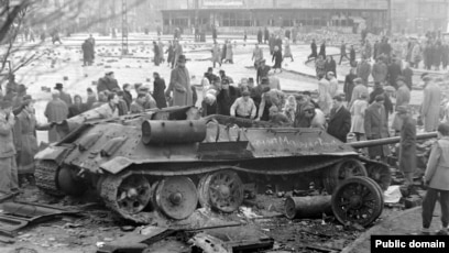 Порно әйелі күйеуінің алдында сүйіктісімен