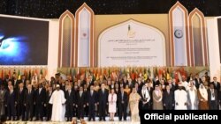 ارشیف، په بنګلهدېش کې د اسلامي همکارۍ سازمان د بهرنیو چارو وزیرانو یوه غونډه.
