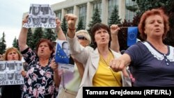 Участники митинга против результатов выборов мэра Кишинева, иллюстрационное фото