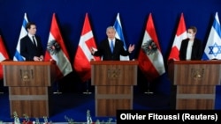 Premijer Austrije Sebastian Kurz (L), premijer Izraela Benjamin Netanyahu i šefica Vlade Danske Mette Frederiksen na zajedničkoj konferenciji u Jerusalimu, 4. mart 2021. 