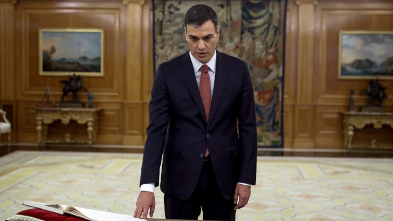 В Испании приведено к присяге правительство с женским большинством