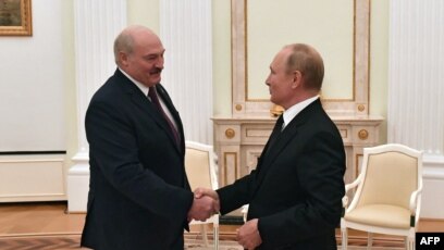 Лукашенко не дает сесть на стул путину