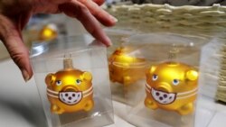 Prodaja ukrasa za jelku inspirisanim korona virusom, Češka