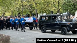 I dënuari për krime lufte, Nebojsha Pavkoviq, u varros me nderime të larta shtetërore në Beograd më 22 tetor 2025.