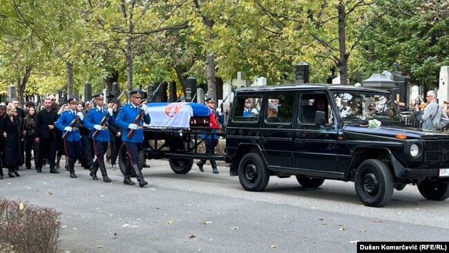 I dënuari për krime lufte, Nebojsha Pavkoviq, u varros me nderime të larta shtetërore në Beograd më 22 tetor 2025.