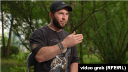 Український військовий Євген «Хамзат» Кравчук під час інтерв'ю Радіо Свобода. Київ, серпень 2025 року