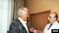 Борис Ельцин и американский кардиолог Майкл Дебейки. 1996 год