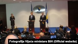 Šef Delegacij EU u BiH Lars-Gunnar Wigemark uručio je izvještaj predsjedavajućem Vijeća ministara BiH Denisu Zvizdiću