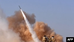 پرتاب موشک زلزال در روز دوم «رزمایش پیامبر اعظم ۶»، قم، ۲۸ ژوئن ۲۰۱۱.