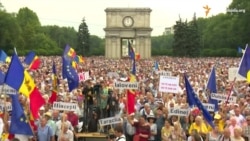 На мітингу за відставку влади в Молдові зібралось до 100 тисяч осіб