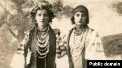 Українки-подружки. Єнакієво, 1924 рік