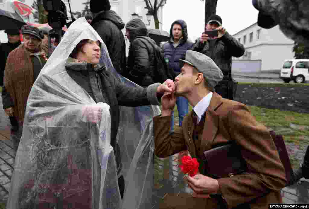 The Minsk ceremony continued slightly behind schedule, but the day wasn't over for Lenin. 