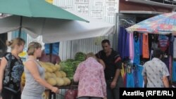 Казанда базардагы мигрантлар эшләрен элеккечә дәвам итә