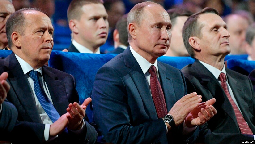 FSB Director Aleksandr Bortnikov (left), Russian President Vladimir Putin (center), and Foreign Intelligence Service Director Sergei Naryshkin (right) attend a meeting with intelligence officers in Moscow in December 2019.