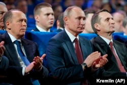 Drejtori i FSB-së, Aleksandr Bortnikov, presidenti rus, Vladimir Putin dhe shefi i SVR-së, Sergei Naryshkin gjatë një takimi me oficerët e inteligjencës. Moskë, dhjetor 2019.