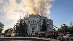 Дым от пожара в здании панорамы «Оборона Севастополя» утром 10 июня. Российские власти утверждают: это следствие удара украинского дрона