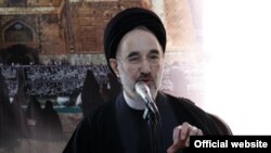 محمد خاتمی می‌گوید که «تا اصلاحات زنده است جایی برای براندازی نیست».