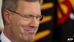 Претседателот Кристијан Вулф поднесе оставка од функцијата