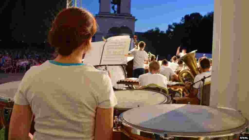  Youth Orchestra (în)cîntă în aer liber #10