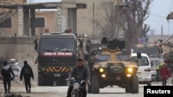 Сирияның солтүстігіндегі әл-Раи қаласында жүрген түрік әскери техникалары. 2 наурыз 2017 жыл.