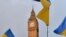 Drapele ucrainene în piața Parlamentului de la Londra (arhivă)
