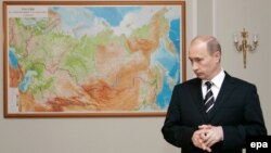 Arxiv foto: Vladimir Putin Moskvada prezident iqamətgahında. 4 iyul 2006