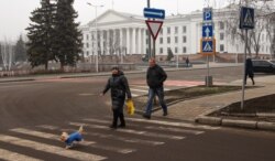 Пешеходный переход на площади Мира в Краматорске. Украина. Январь 2020 года