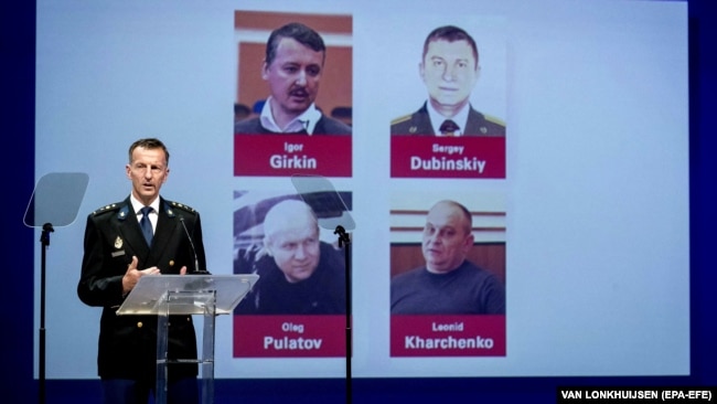 Konferencija za novinare o obaranju aviona, 2019. Na fotografijama osumnjičeni Igor Girkin Strelkov, Oleg Pulatov, Sergej Dubinski, Leonid Harčenko.