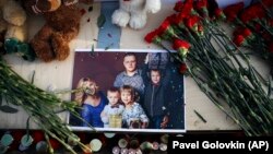 Фотографія сім'ї Ігоря Вострикова, дружина, сестра і діти якого загинули під час пожежі в Кемерово