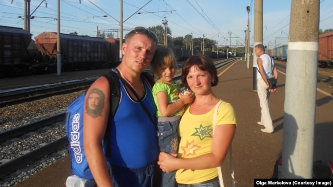 Дмитрий Маркелов с женой и дочерью