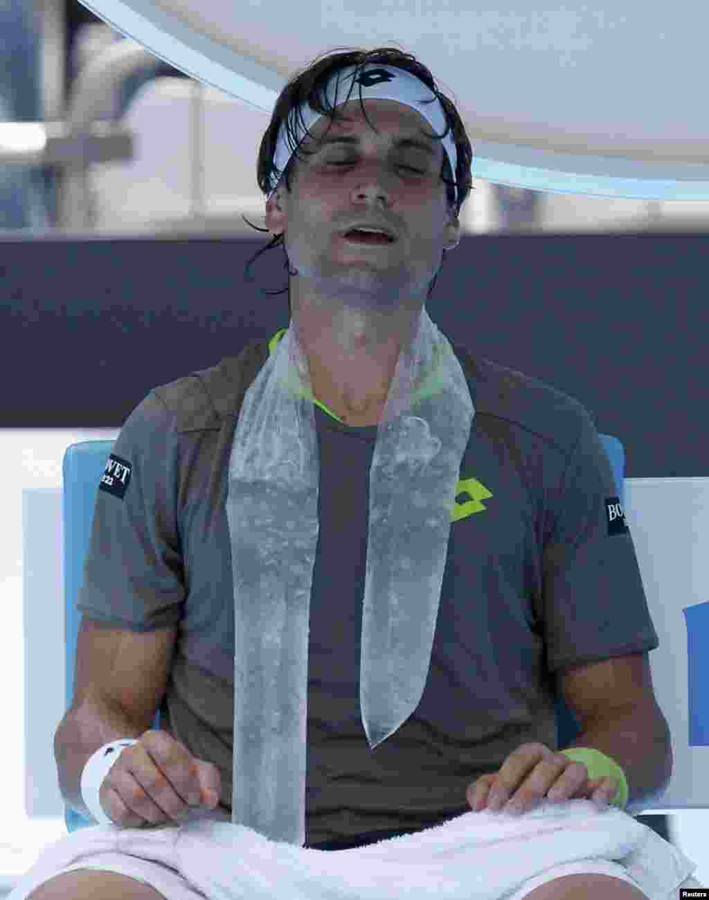 David Ferrer of Spain cools off with an ice pack during his men&#39;s singles match against Adrian Mannarino of France on January 15.