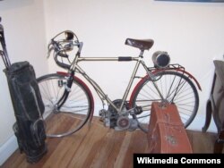 Ernestonun Argentinanı gəzdiyi motorlu velosiped. Che Muzeyi. Alta Gracia, Argentina