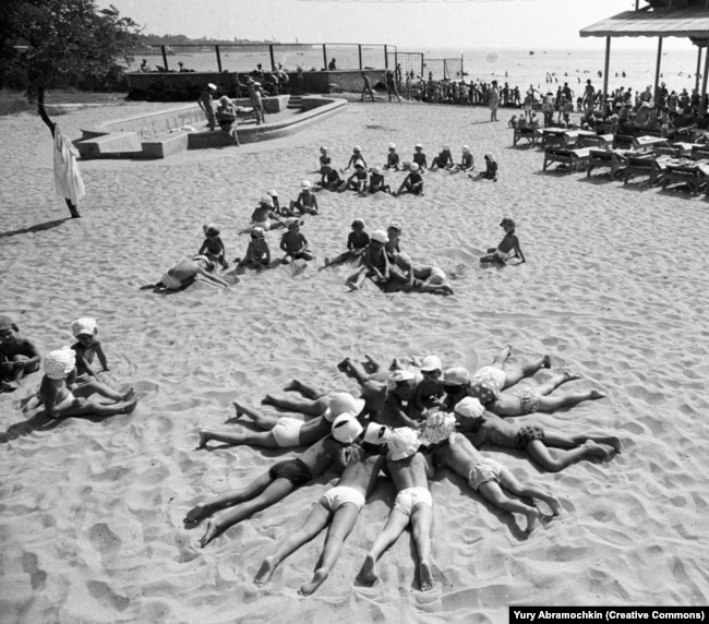 Дети отдыхают в Крыму. 1979 год