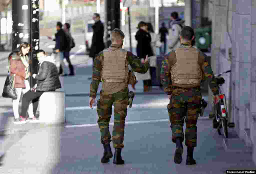 سربازان بلژیکی برای حفظ امنیت شهروندان به خیابان&zwnj;ها اعزام شده&zwnj;اند