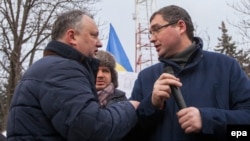 Pro-Russian opposition leaders Igor Dodon (left) and Renato Usatiialk at a protest outside the national television building of TeleRadio Moldova in Chisinau, January 22, 2016